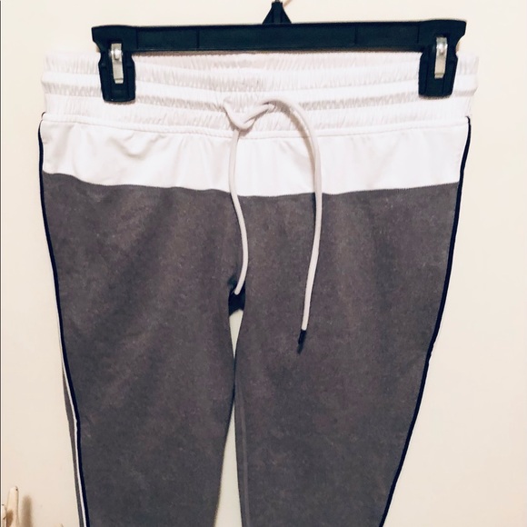 Fabletics Capri Leggings - Picture 4 of 4